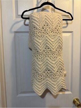 Throw blanket Beautifully Stitched Vintage Cream 45 x 72 great condition